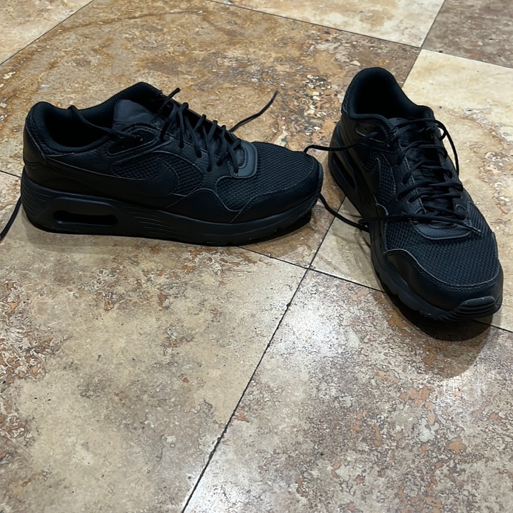 🔥EUC🔥 Nike air max shoes size M7.5/W9